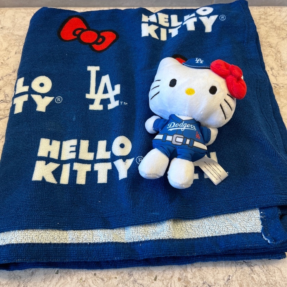 New Hello Kitty Sanrio ‎ Towel and Doll from Los Angeles  Dodgers